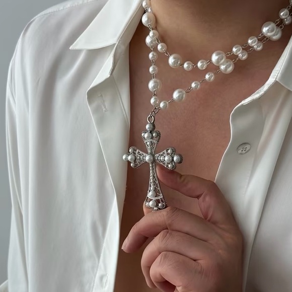 Jewelry - Elegant Pearl and Silver Cross Necklace